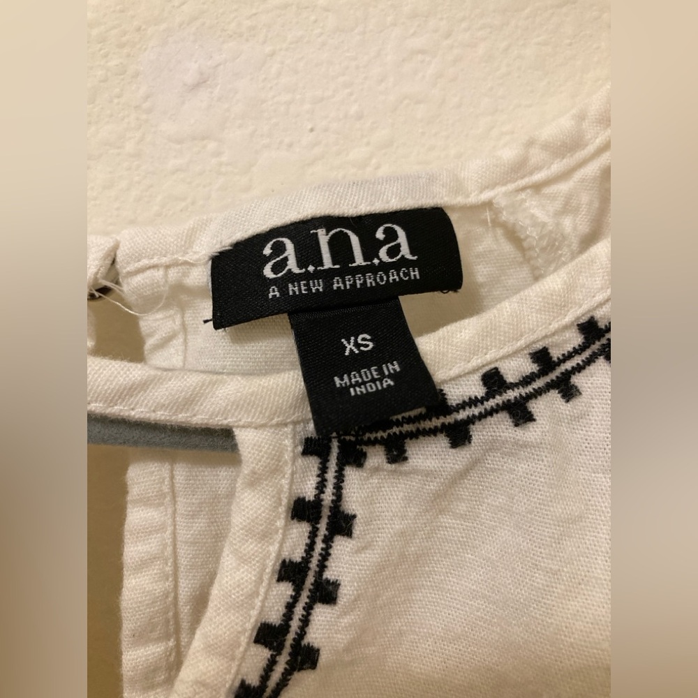 a.n.a Cream Black Embroidered Blouse Size XS Boho Beaded Top - Picture 2 of 9